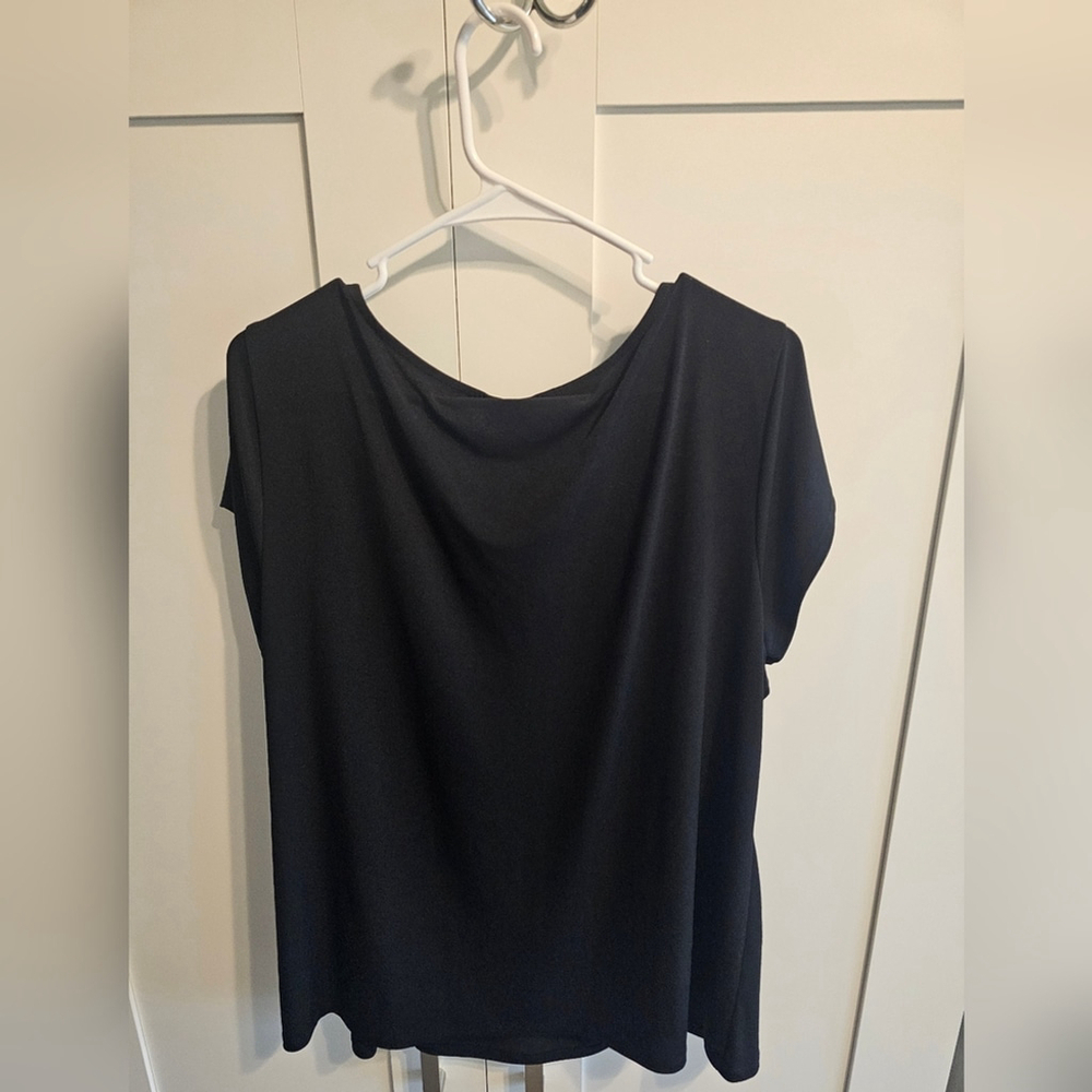 Worthington Black Blouse with Pleated Front 2x - Picture 3 of 3